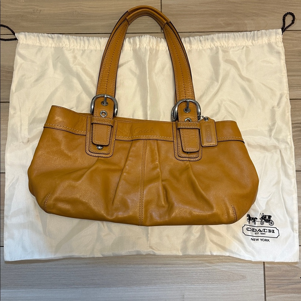 Coach Soho Pleated Buckle Leather Camel shoulder bag - Picture 13 of 13